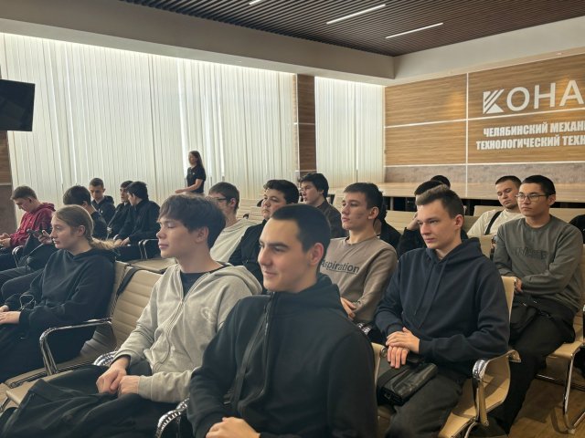 «Классная встреча»: поговорили о стройотрядах, перспективах и летних приключениях